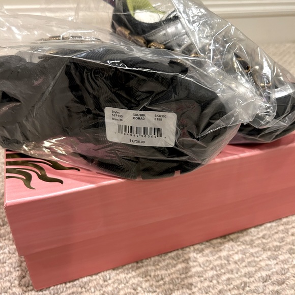 New Women’s Size 36 Gucci Sneakers, Comes With Everything Shown, $1725 Retail - Picture 4 of 4